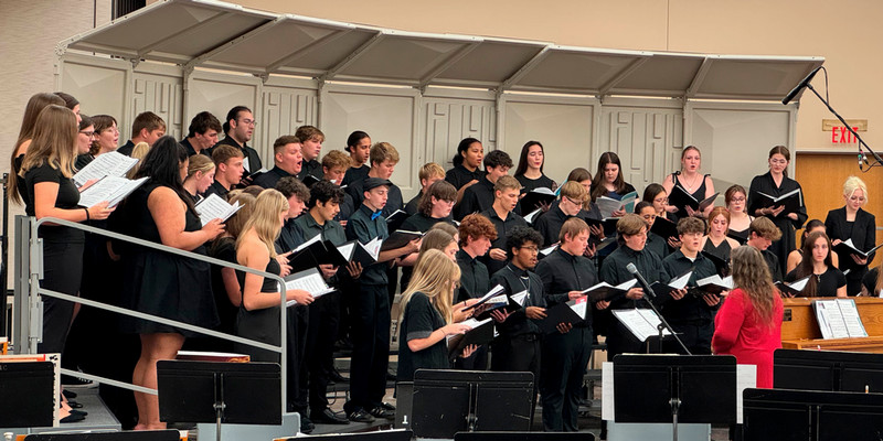 Photo of students on risers snging