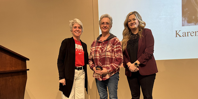 Karen Hoffman (center)